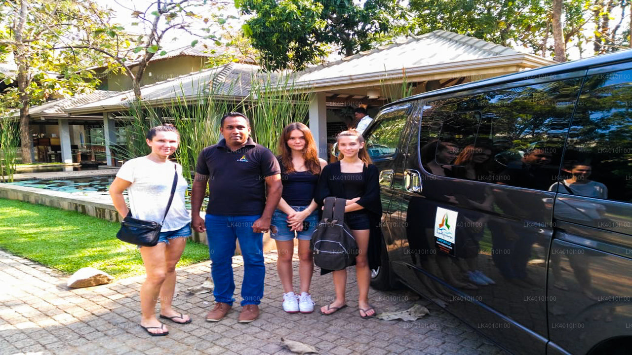 Privater Transfer von Kandapola City zum Flughafen Colombo (CMB)