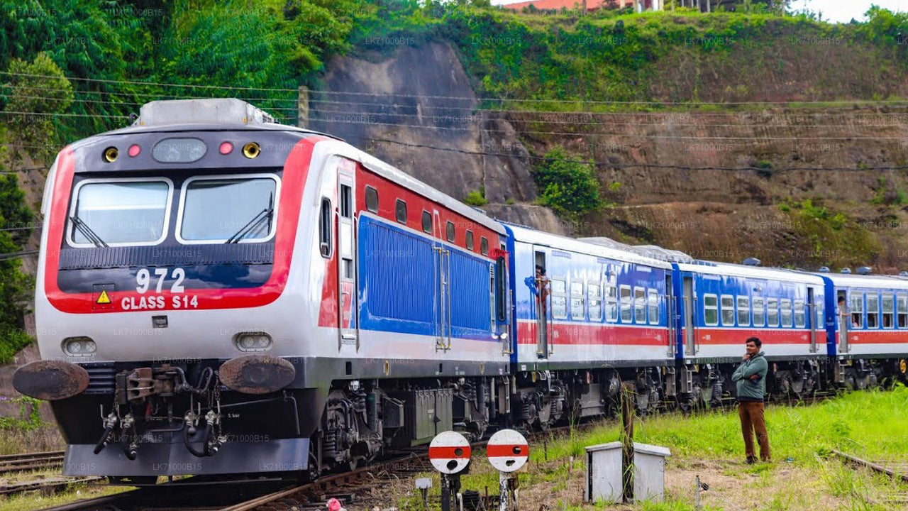 Weiterfahrt mit dem Zug von Badulla nach Colombo (Zug Nr. 1002 „Denuwara Menike“) 