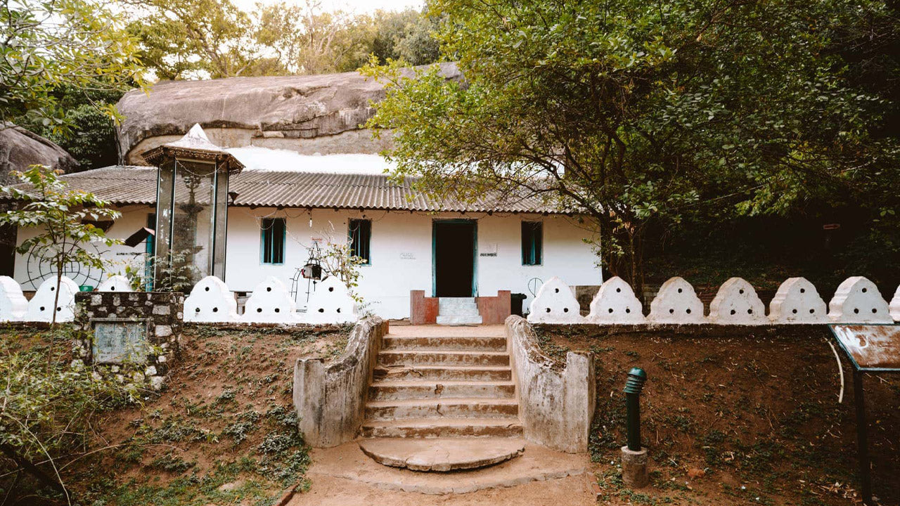 Eintrittskarten für den Pidurangala Rock Temple