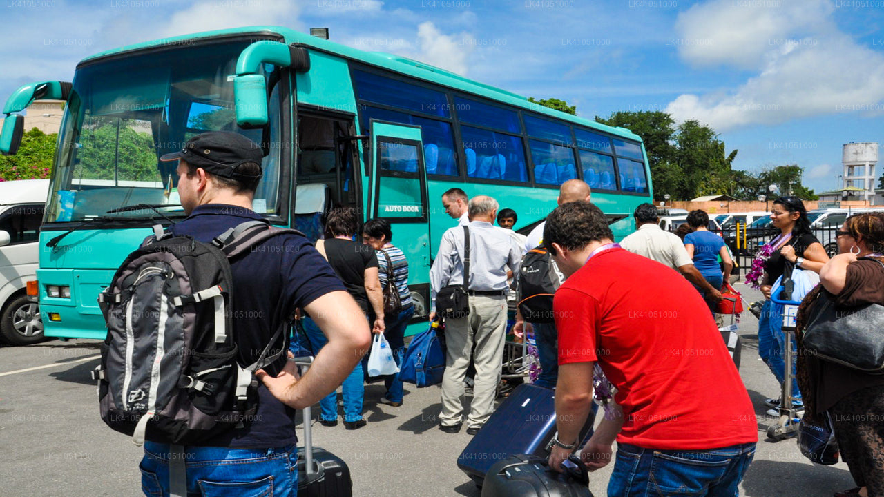 Privater Transfer von der Stadt Ambalangoda zum Flughafen Colombo (CMB).