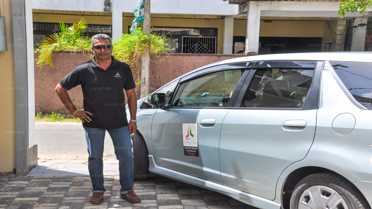 Privater Transfer von Buttala City zum Flughafen Colombo (CMB).