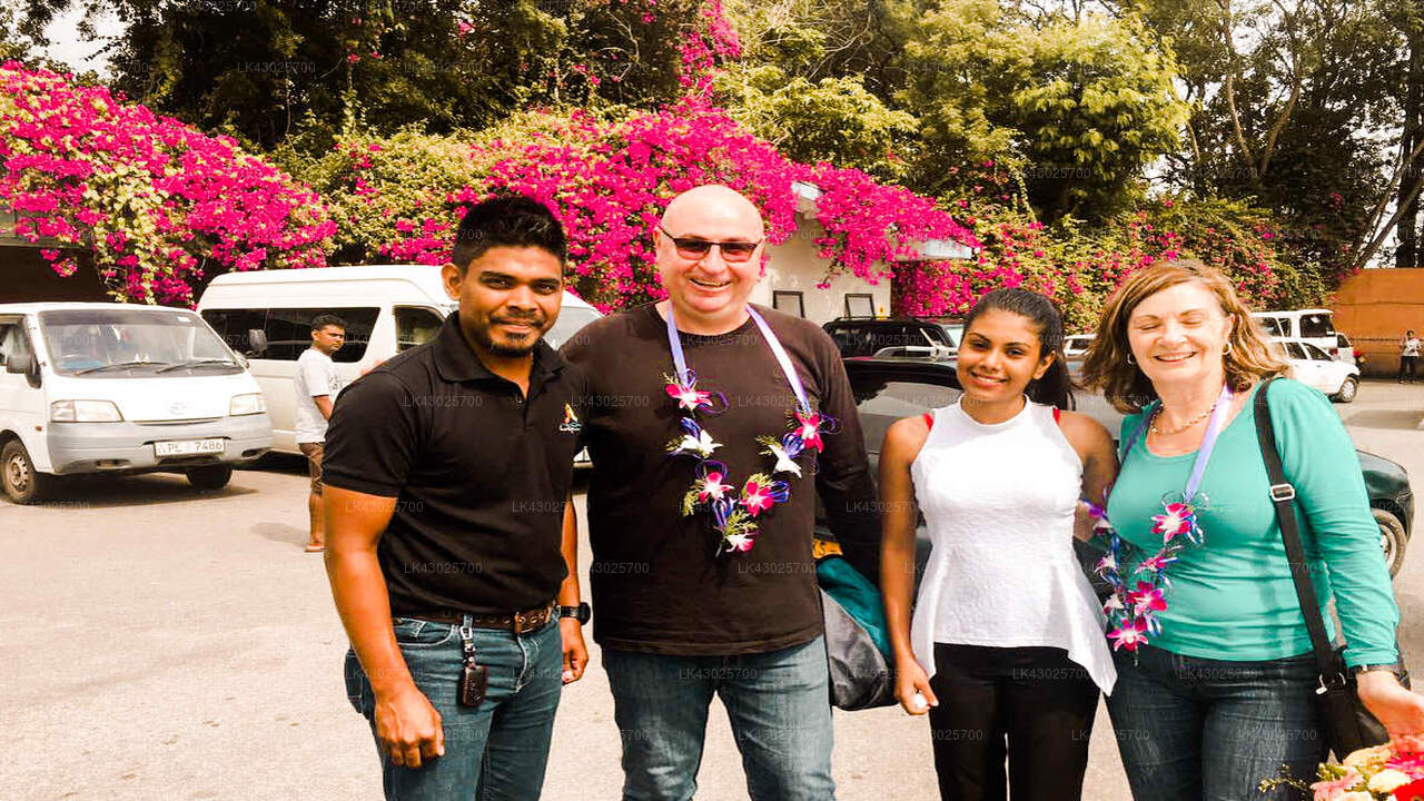 Transfer zwischen dem Flughafen Colombo (CMB) und dem Hotel Topaz, Kandy