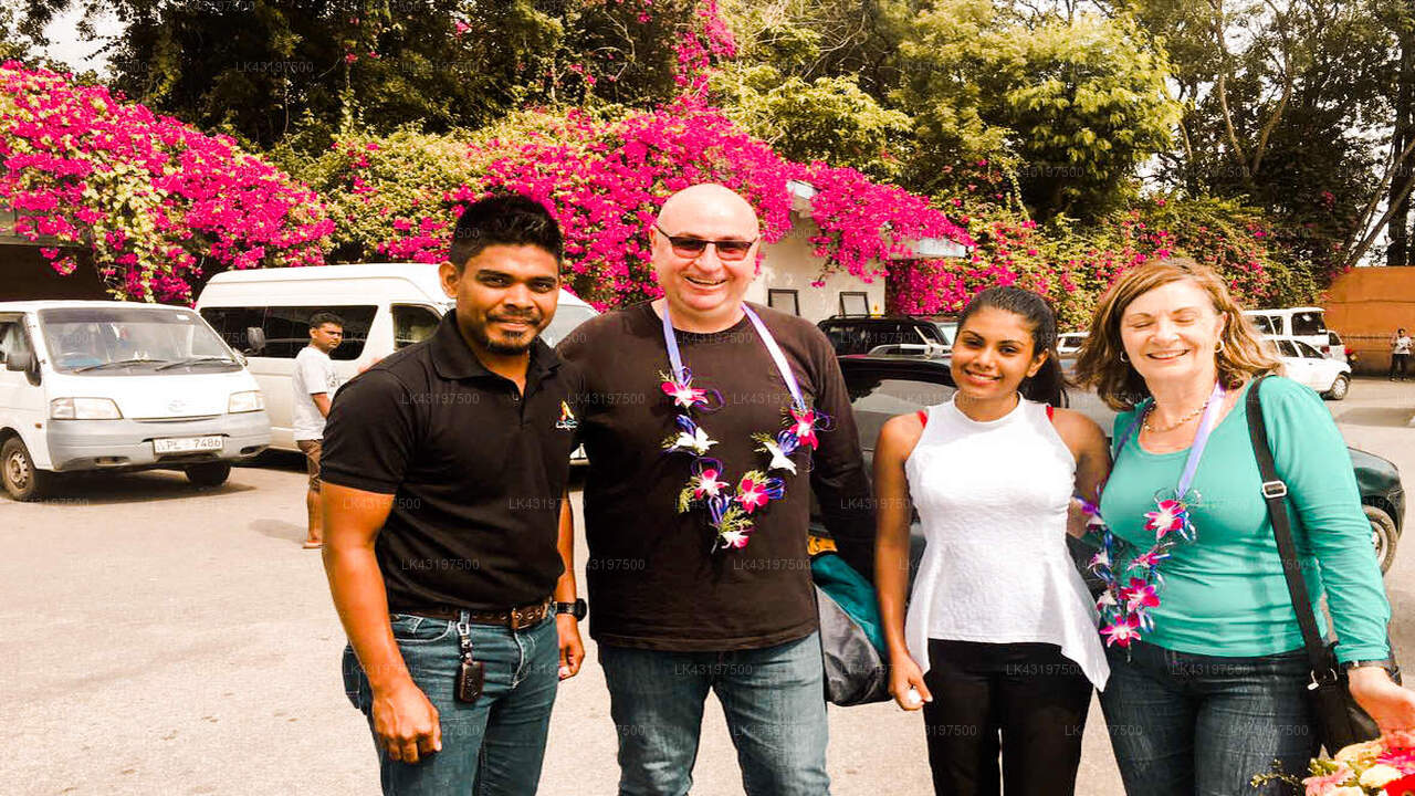 Transfer zwischen dem Flughafen Colombo (CMB) und dem Sky Pavilion, Kandy