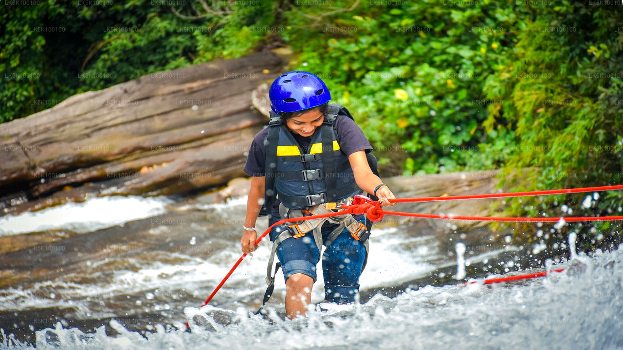 Abseilen am Wasserfall von Kitulgala