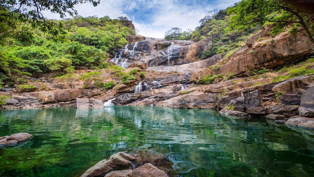 Wasserfallwanderung und Aborigine-Dorftour ab Kandy