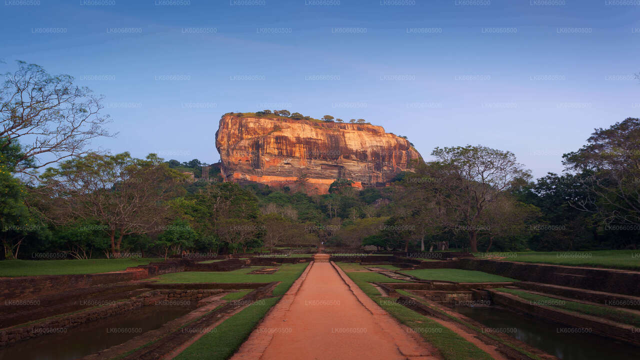 Sigiriya-Felsen- und Dorftour ab Mount Lavinia