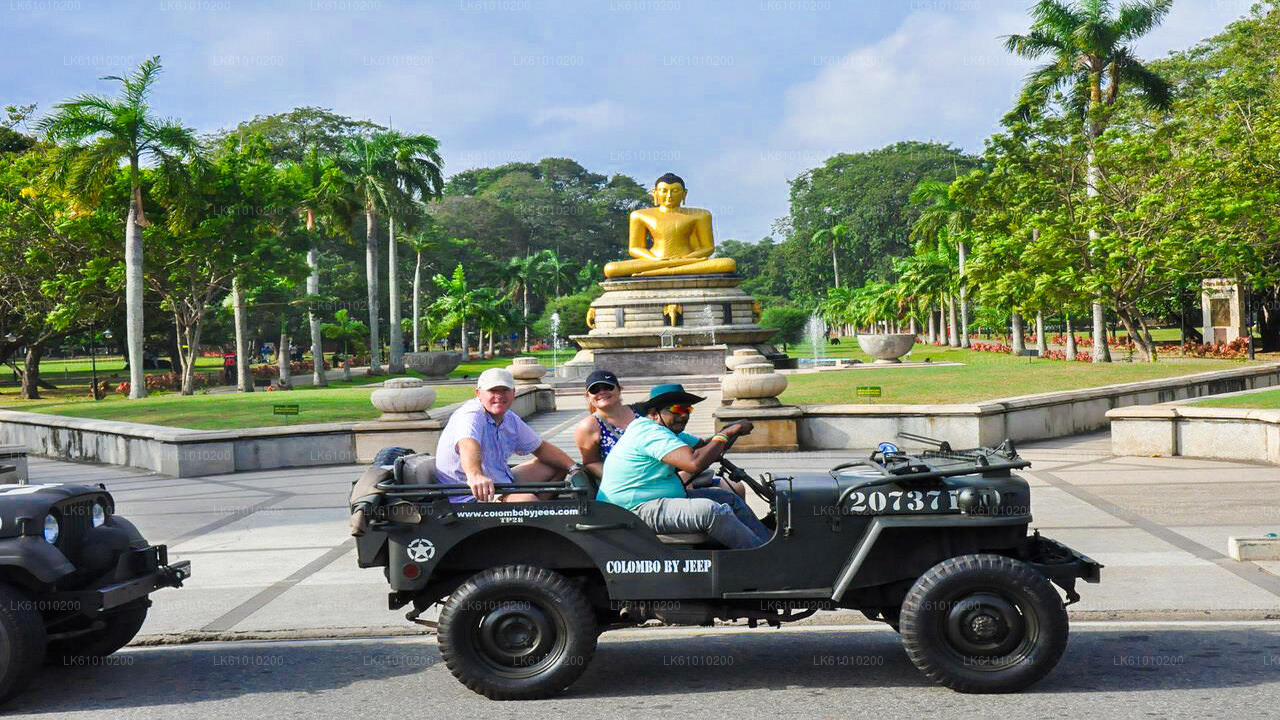 Stadtrundfahrt durch Colombo mit dem War Jeep