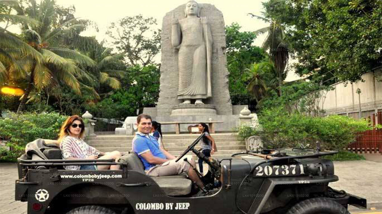 Stadtrundfahrt durch Colombo mit dem War Jeep