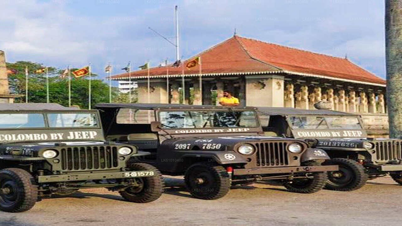 Stadtrundfahrt durch Colombo im Land Rover Series 1 Jeep