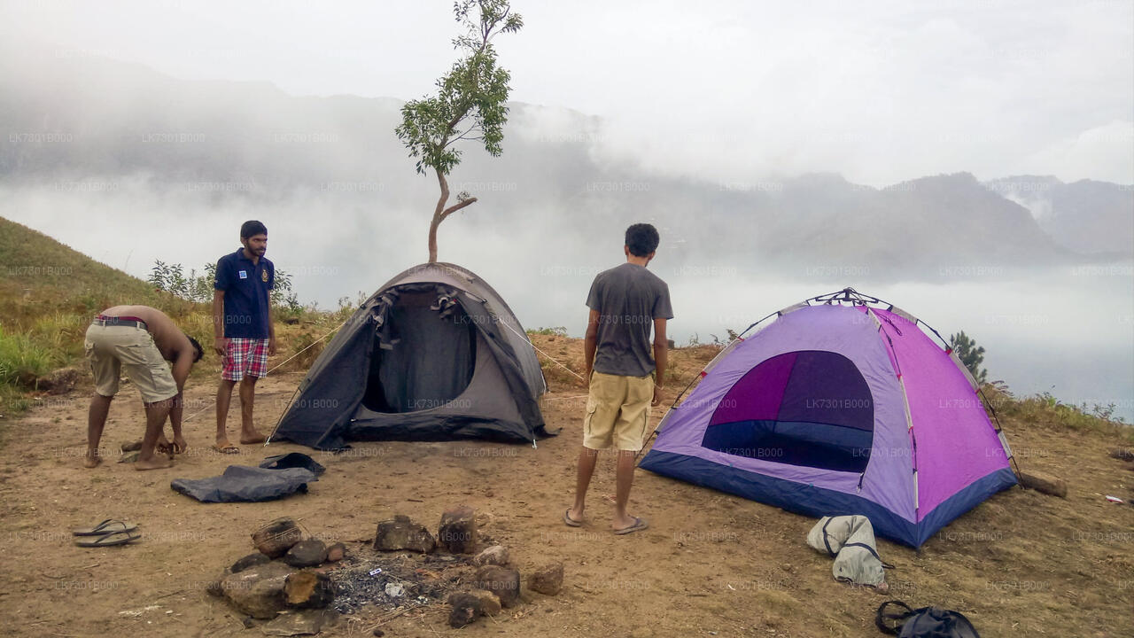 Camping in Wangedikanda und Wanderung zu den Bambarakanda-Wasserfällen von Colombo aus (2 Tage)