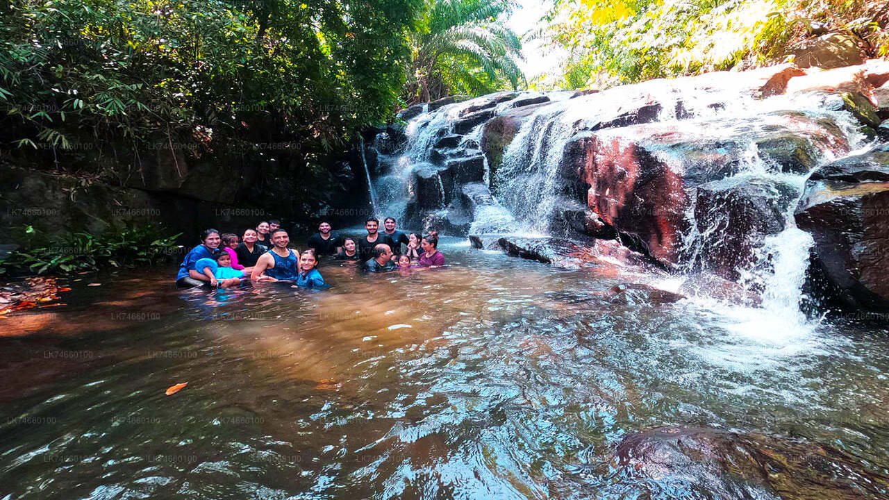 Wasserfallwanderung auf dem Land in Colombo vom Mount Lavinia aus