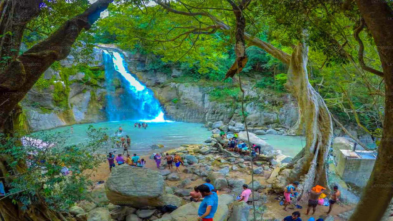 Radfahren zum Ellawala-Wasserfall