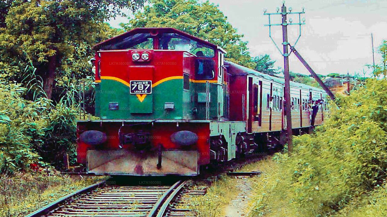 Weiterfahrt mit dem Zug von Colombo nach Badulla (Zug Nr. 1015 „Udarata Menike“)