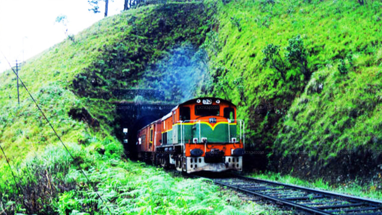 Weiterfahrt mit dem Zug von Kandy nach Nanu Oya (Zugnummer: 1015 „Udarata Menike“)