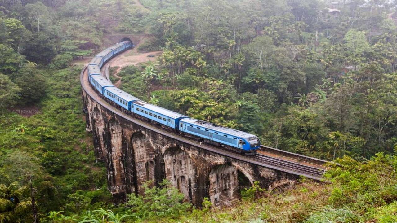 Fahrt mit dem Zug von Kandy nach Badulla (Zug Nr.: 1005 „Podi Menike“)