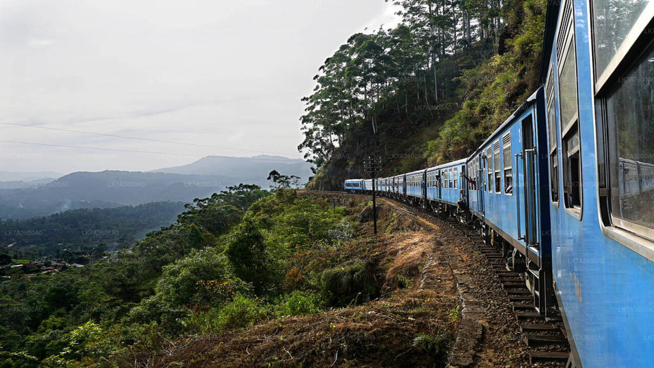 Fahrt mit dem Zug von Kandy nach Badulla (Zug Nr.: 1005 „Podi Menike“)