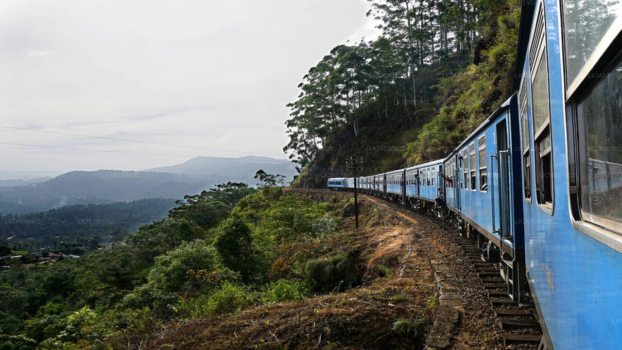 Weiterfahrt mit dem Zug von Ella nach Kandy (Zug Nr. 1006 „Podi Menike“)