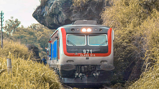 Weiterfahrt mit dem Zug von Ella nach Nanu Oya (Zug Nr. 1002 „Denuwara Menike“)
