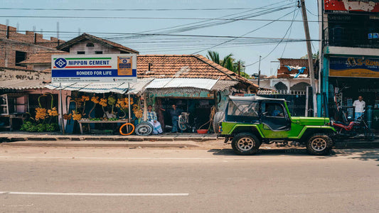 Stadtrundfahrt durch Colombo mit dem Land Rover Series 1 Jeep ab dem Hafen von Colombo