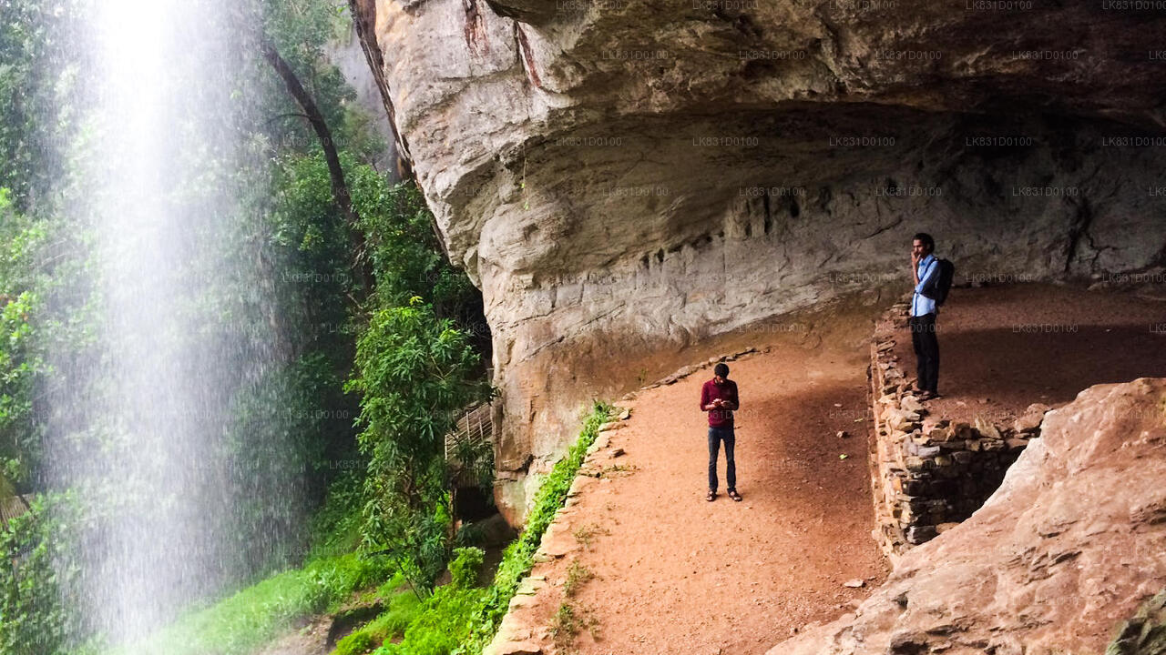 Erkunden Sie die Belilena-Höhle von Kitulgala aus