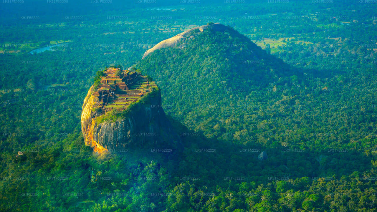 Entdecken Sie Sigiriya mit dem Hubschrauber von Koggala aus