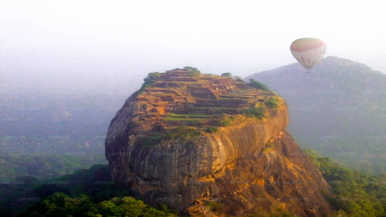Entdecken Sie Sigiriya mit dem Hubschrauber von Koggala aus