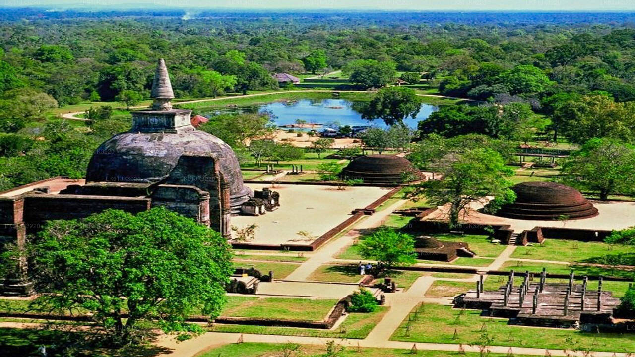 Entdecken Sie Anuradhapura mit dem Hubschrauber von Bentota aus