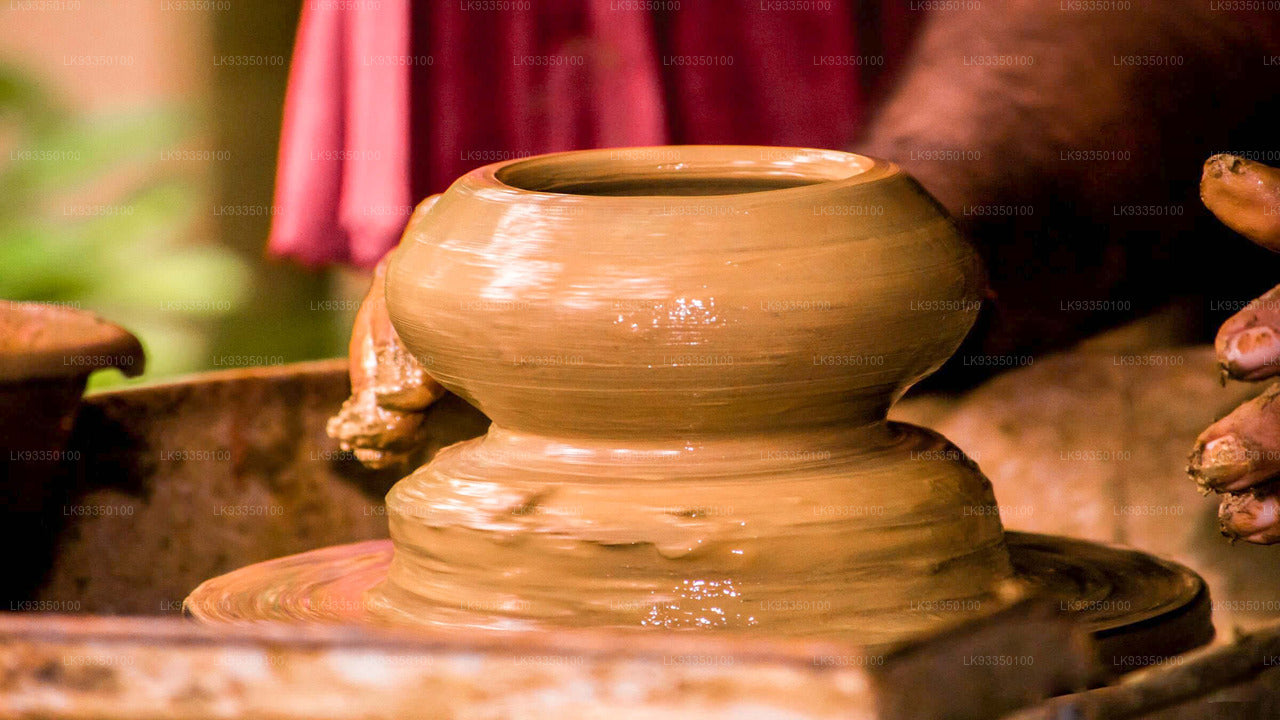 Erfahrung in der Herstellung von Tonkeramik aus Tissamaharama