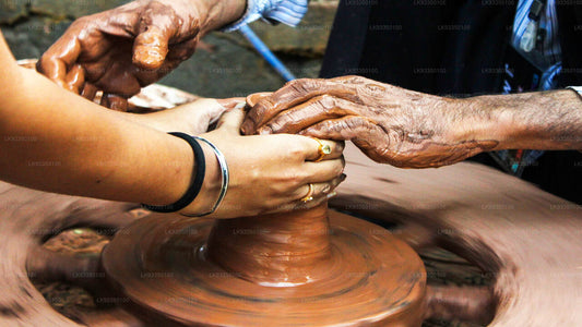 Erfahrung in der Herstellung von Tonkeramik aus Tissamaharama