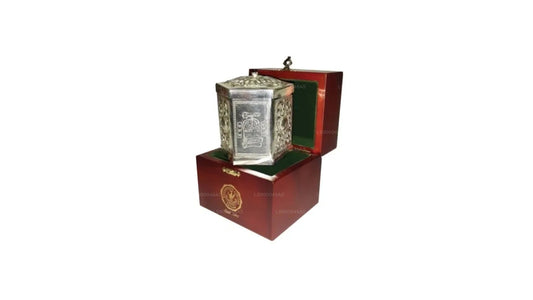 Mackwoods ikonischer „Queen's Diamond Jubilee Blend“ in einem handgefertigten Caddy. In einer Geschenkbox aus Holz (40g)